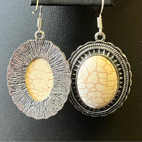 WOMEN’S Vintage Oval Cabochon Semiprecious Metal Earrings Silvertone - Picture 10 of 14